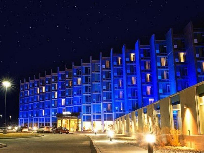 Grey Eagle Resort YYC Exterior foto