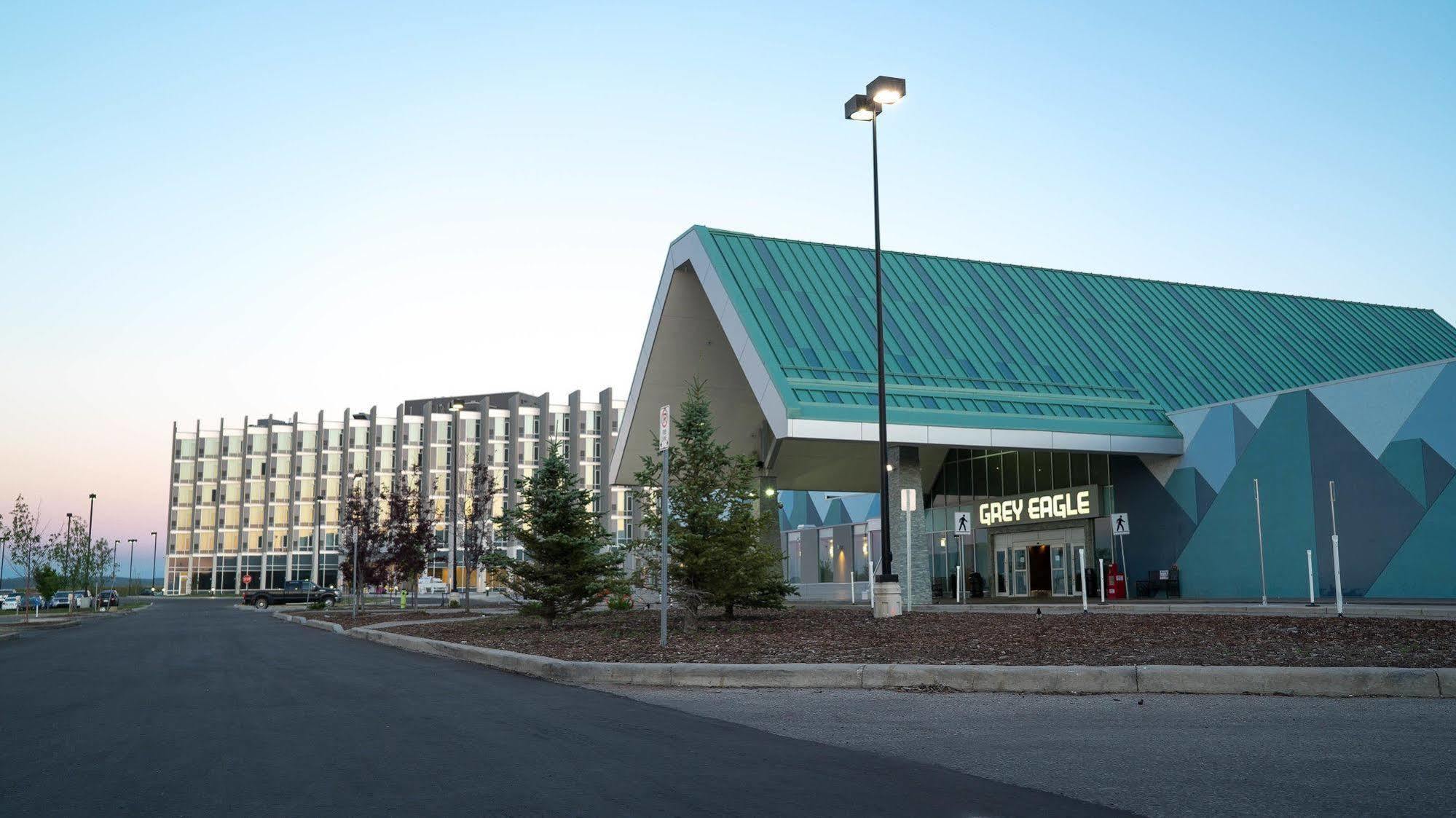 Grey Eagle Resort YYC Exterior foto